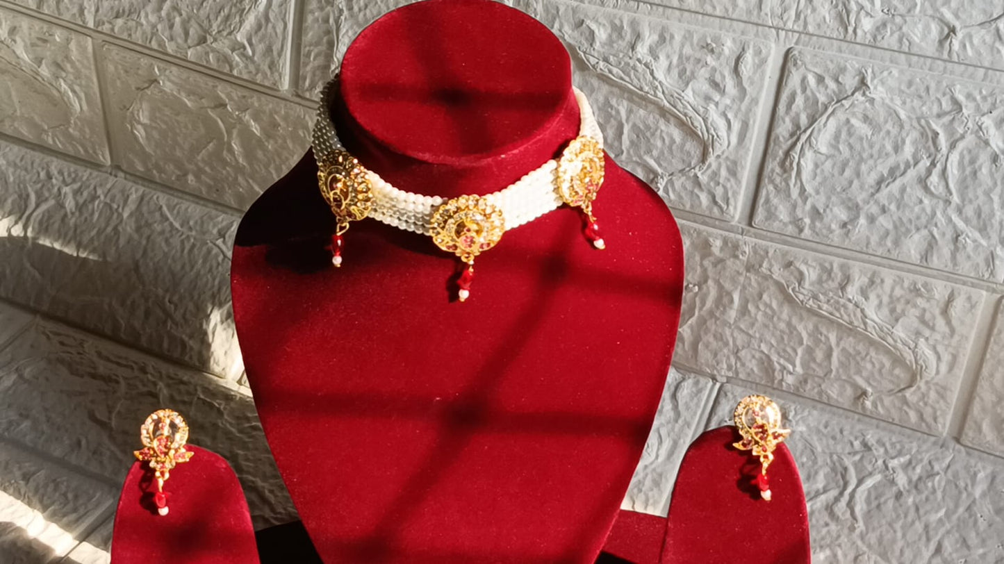 Elegant white  Pearl and Gold Choker Set